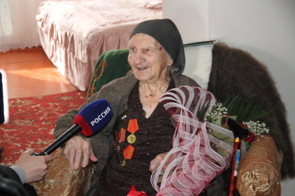 c Дарг-Кох одна из старейших жительниц села, ветеран труда Дзуцева Дедегка (98 лет).JPG